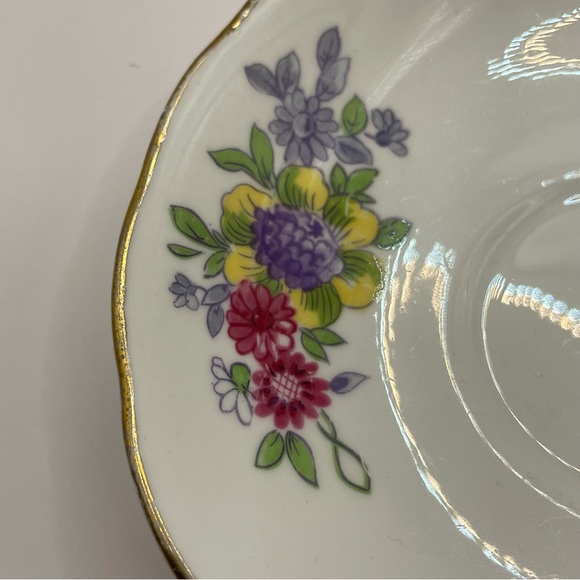 Crown Essex Bone China Saucer Flowers Gold Scalloped Trims Vintage England - Picture 4 of 5
